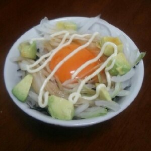 新玉ねぎとアボカド丼